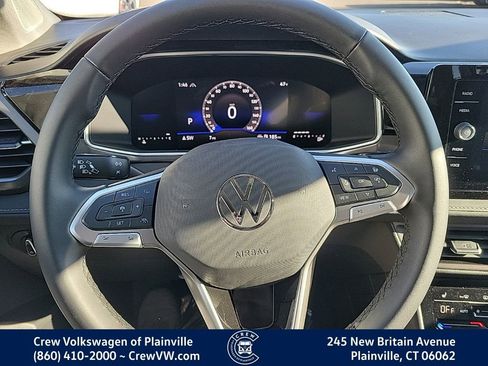 New 2026 Volkswagen Taos SE image 5