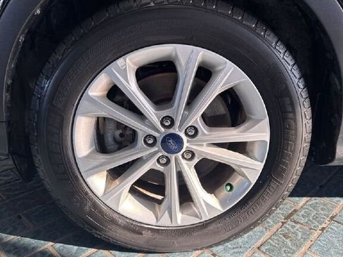 Used 2017 Ford Escape SE w/ SE Leather Comfort Package image 10