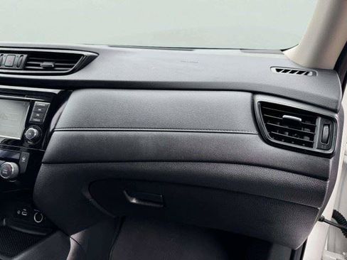 Used 2019 Nissan Rogue SV FWD image 58