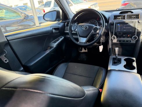 Used 2013 Toyota Camry L image 14