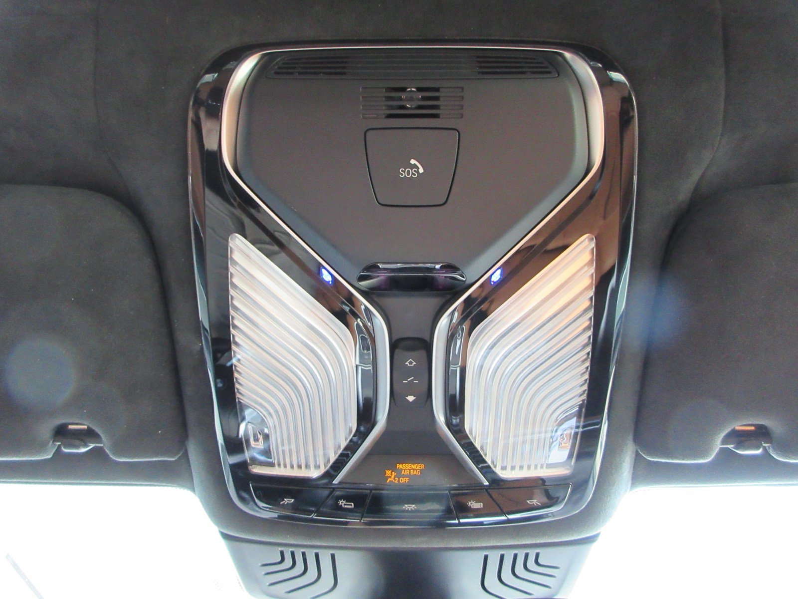 Used 2020 BMW 750i xDrive w/ Interior Design Package AWD/4WD image 19