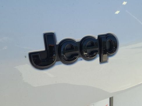 New 2025 Jeep Grand Cherokee L Altitude RWD image 26