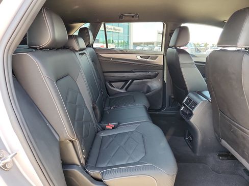 Certified 2025 Volkswagen Atlas Cross Sport SE FWD image 14