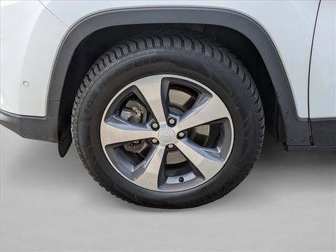 Used 2019 Jeep Cherokee Limited w/ Technology Group image 9