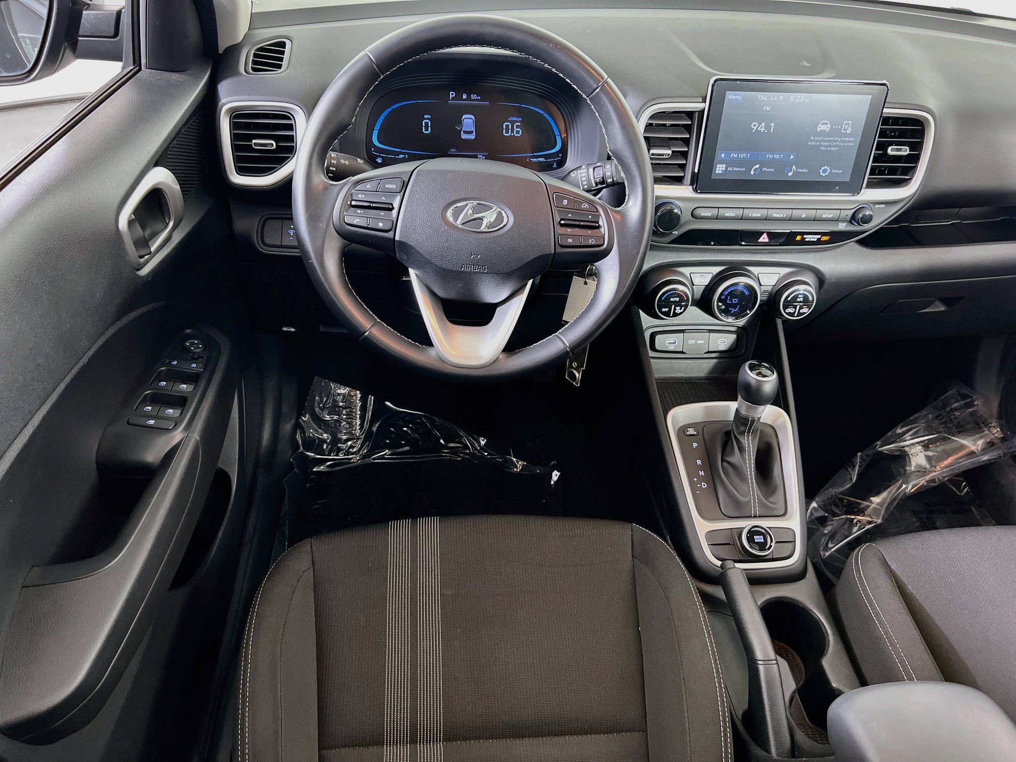 Used 2023 Hyundai Venue SEL FWD image 21