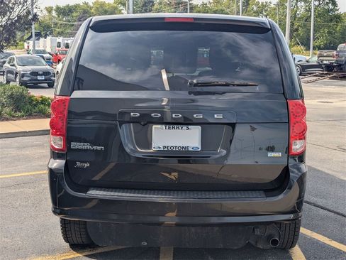 Used 2016 Dodge Grand Caravan SXT image 4