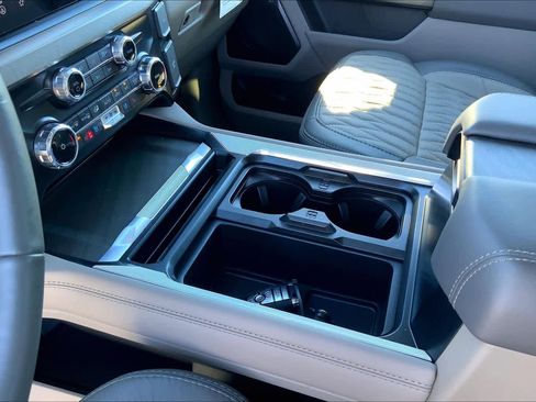 Certified 2025 Ford F350 Platinum w/ Platinum Plus Package image 16