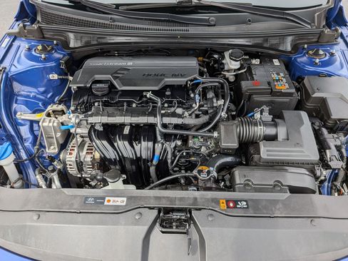 Used 2025 Hyundai Elantra SEL FWD image 38