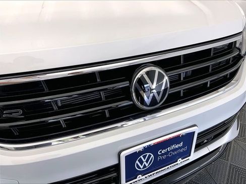 Certified 2023 Volkswagen Tiguan SE R-Line AWD/4WD image 30