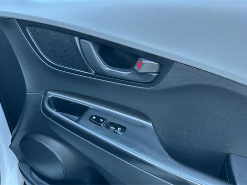 Used 2021 Hyundai Kona SE w/ Cargo Package image 22