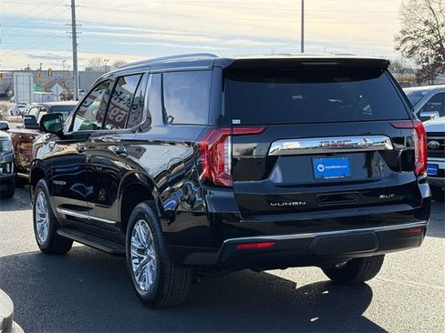 Used 2024 GMC Yukon SLT w/ SLT Luxury Package image 3