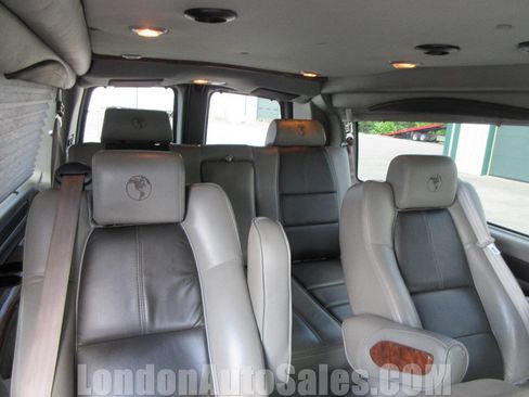 Used 2018 Chevrolet Express 2500 Extended w/ Enhanced Convenience Package image 16