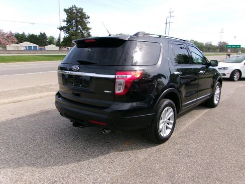 Used 2013 Ford Explorer XLT AWD/4WD image 4