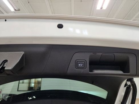 Used 2023 Buick Envision Avenir AWD/4WD image 28