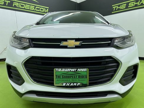 Used 2022 Chevrolet Trax LT w/ Driver Confidence Package AWD/4WD image 3