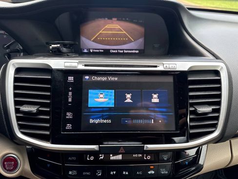 Used 2017 Honda Accord EX-L image 25