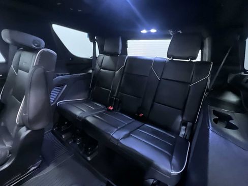 Used 2023 Cadillac Escalade Premium Luxury image 40