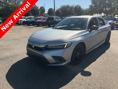 Used 2022 Honda Civic Sport image 2