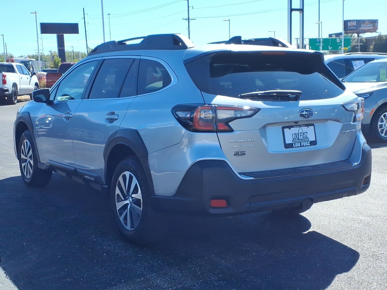 Used 2025 Subaru Outback Premium AWD/4WD image 5
