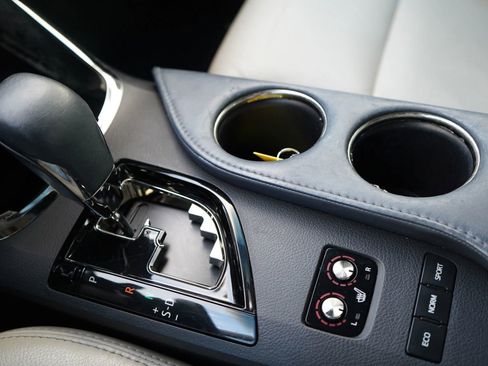 Used 2015 Toyota Avalon XLE image 13