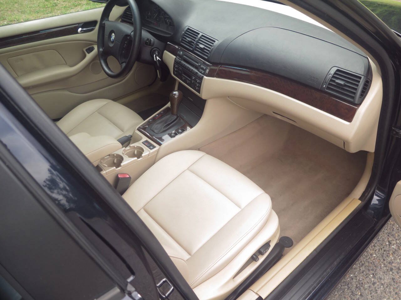 Used 2005 BMW 325i Sedan RWD image 12
