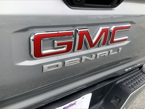 Used 2023 GMC Canyon Denali image 30