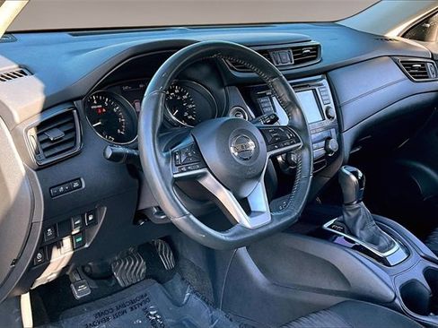 Used 2018 Nissan Rogue SV w/ Premium Package image 17