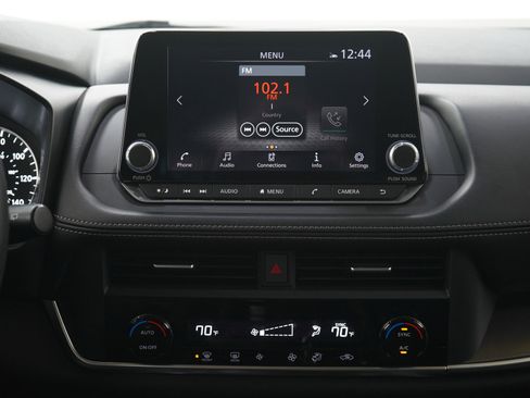Used 2024 Nissan Rogue SV FWD image 19