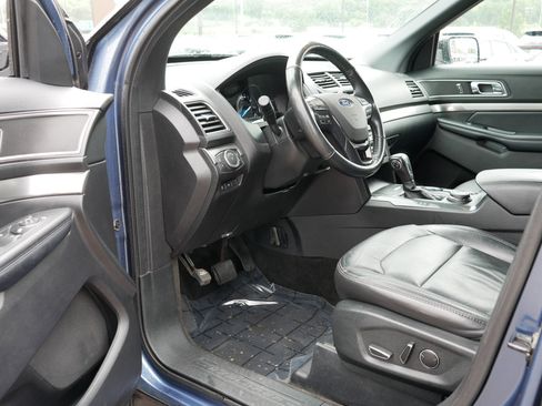 Used 2018 Ford Explorer XLT w/ Equipment Group 202A image 11