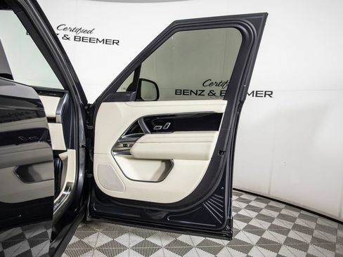 Used 2024 Land Rover Range Rover SE AWD/4WD image 20