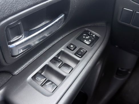 Used 2017 Mitsubishi Outlander ES AWD/4WD image 9