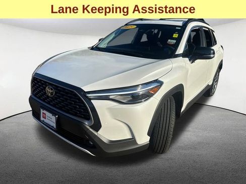 Certified 2025 Toyota Corolla Cross XLE image 7