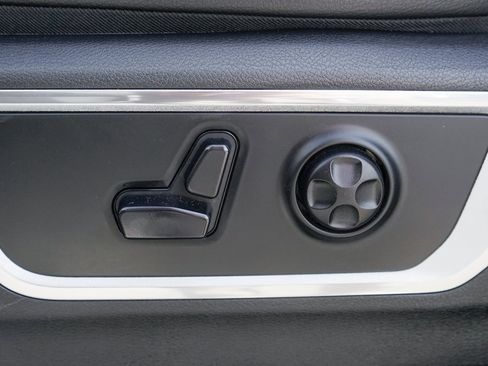 Used 2019 RAM 1500 Laramie image 18