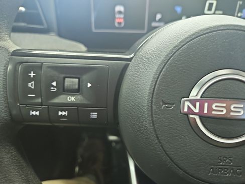 Used 2025 Nissan Kicks SV image 14