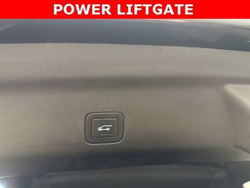 Used 2022 GMC Yukon XL AT4 image 37