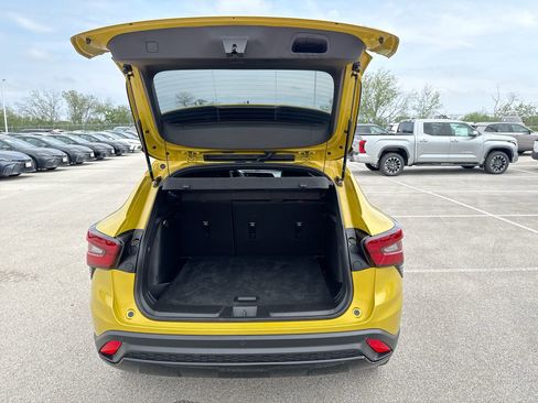 Used 2025 Chevrolet Trax RS w/ Sunroof Package FWD image 20