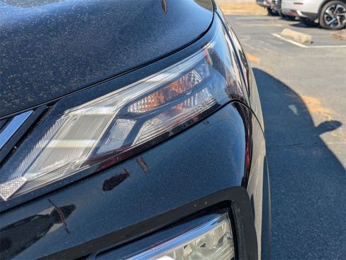 Used 2023 Nissan Rogue SV image 9