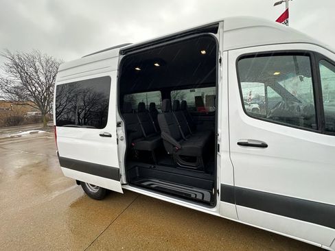 Used 2024 Mercedes-Benz Sprinter 2500 image 24