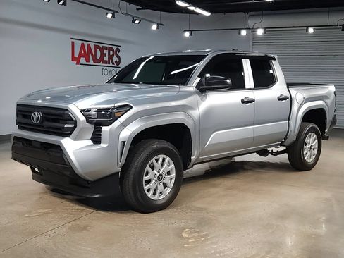Used 2025 Toyota Tacoma SR RWD image 3