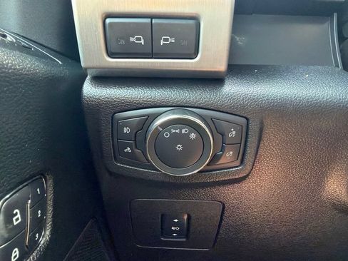 Used 2017 Ford F150 Platinum w/ Equipment Group 701A Luxury AWD/4WD image 52