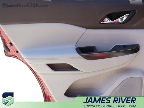 Used 2020 GMC Acadia SLT w/ Driver Alert Package II FWD image 17