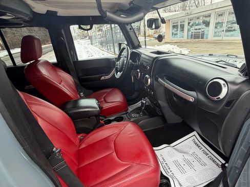 Used 2013 Jeep Wrangler Unlimited Rubicon image 15