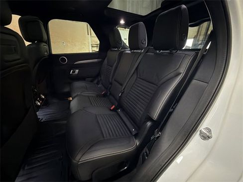 Used 2024 Land Rover Discovery Dynamic SE image 24