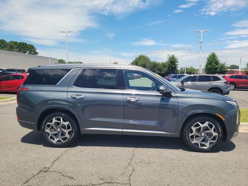 Used 2022 Hyundai Palisade Calligraphy FWD image 2