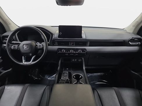 Used 2023 Honda Pilot Touring image 9