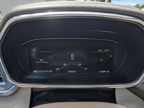 Used 2017 Lincoln Continental Reserve w/ Technology Package AWD/4WD image 23