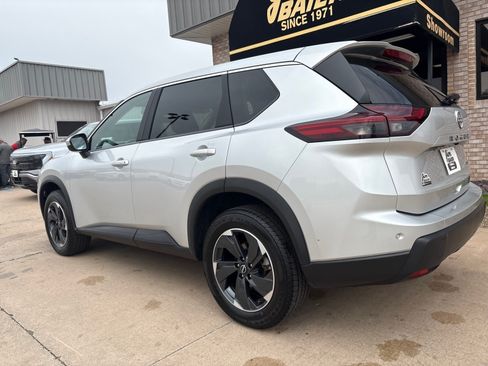 Used 2025 Nissan Rogue SV AWD/4WD image 10