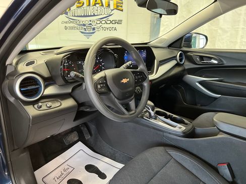 Used 2024 Chevrolet Trax LS w/ LS Convenience Package FWD image 16