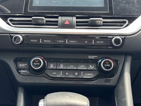 Used 2020 Kia Niro EX FWD image 21