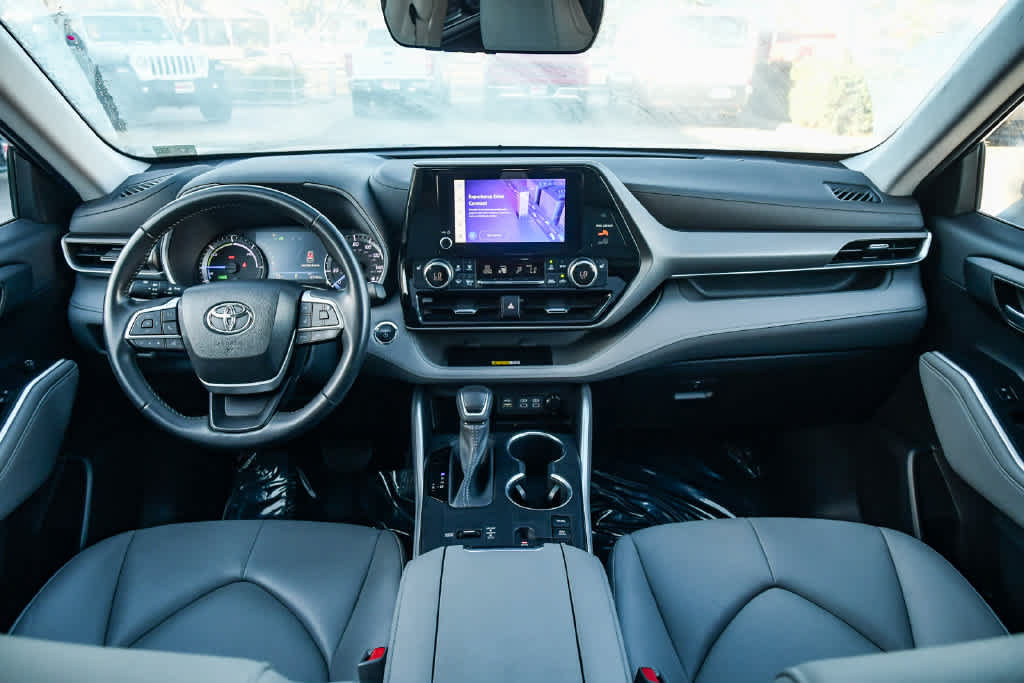 Certified 2023 Toyota Highlander XLE AWD/4WD image 16